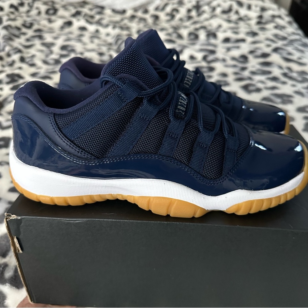 Jordan 11 low Midnight Navy size 7Y